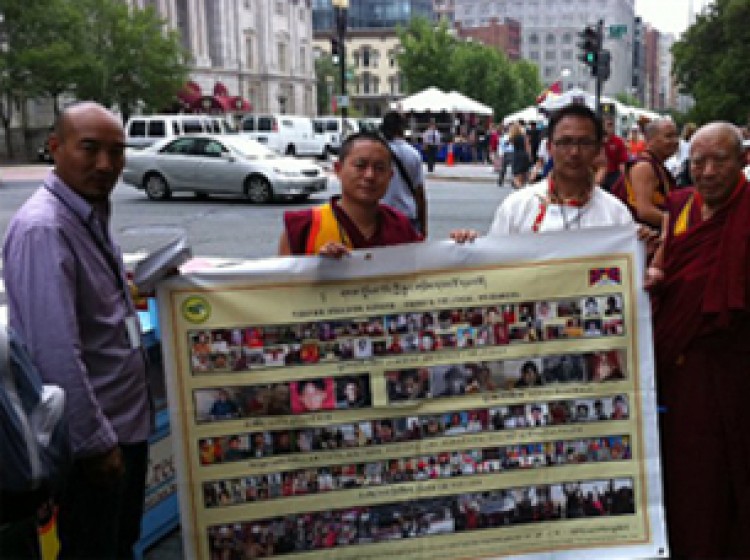 Overseas Tibetans seeking support for their beleaguered country. (Voice of Tibet/RFA photo)