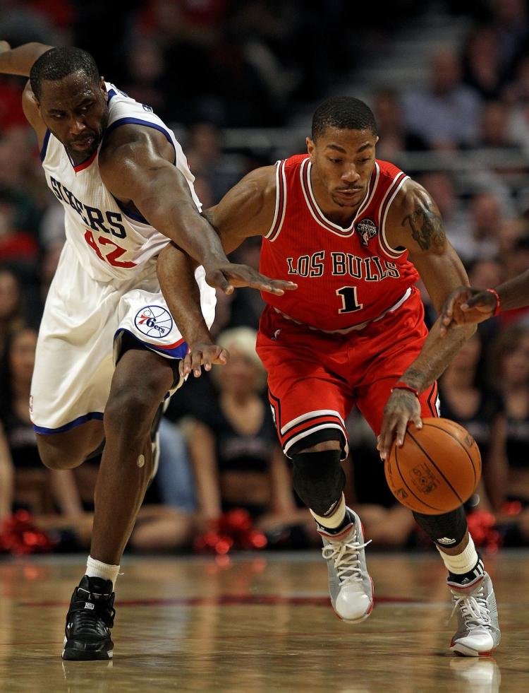 Derrick Rose #1 of the Chicago Bulls and Elton Brand #42 of the Philadelphia 76ers chase down a loose ball at the United Center on March 28, 2011 in Chicago, Illinois.   (Jonathan Daniel/Getty Images)