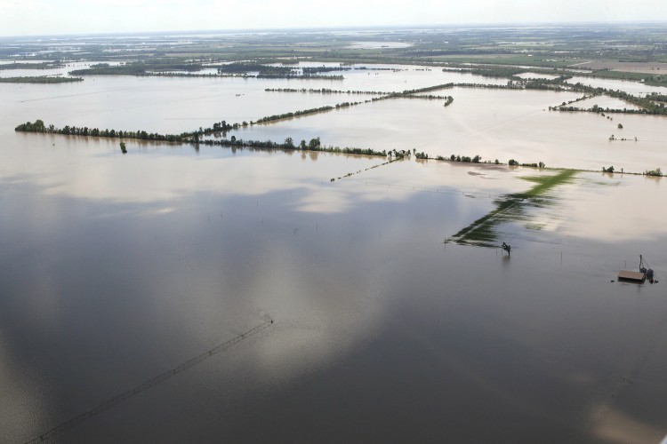 Floodwater engulfs a farm after the Army Corps of Engineers blew a massive hole in a levee at the confluence of the Mississippi and Ohio Rivers on May 3, near Wyatt, Missouri.   (Scott Olson/Getty Images)