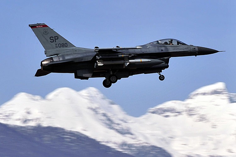 US F16 jet fighter lands at the Aviano air base in northern Italy on March 22. (GIUSEPPE CACACE/AFP/Getty Images)