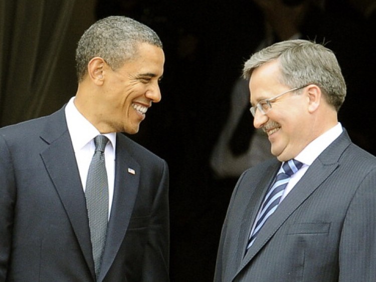 US President Barack Obama (L) with Polish President Bronislaw Komorowski (R) during an official welcome at the presidential palace in Warsaw on May 28, 2011.  (Janek Skarzynski/AFP/Getty Images)