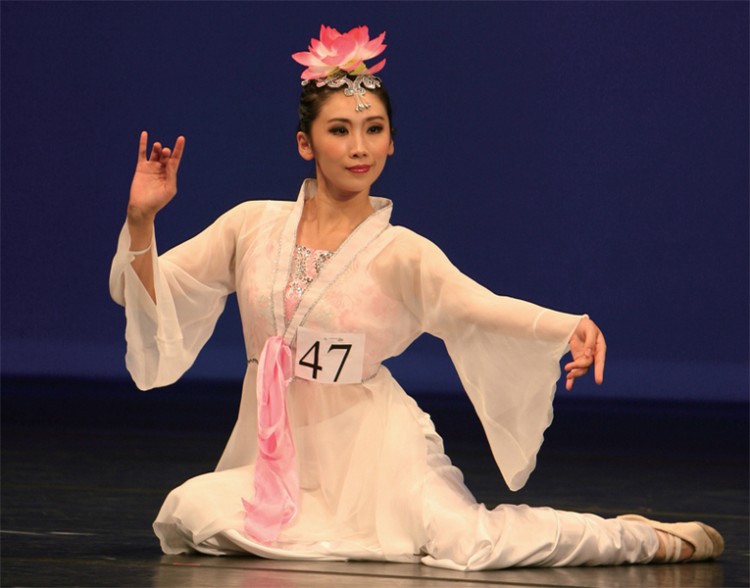 International Classical Chinese Dance Competition gold medalist Ren Fengwu