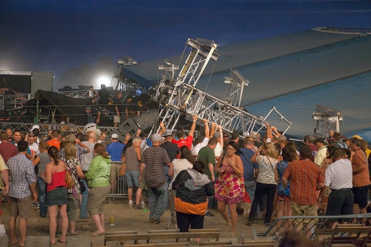 STAGE COLLAPSE: The stage fell just before country duo Sugarland were scheduled to perform. Members of the audience worked to free others from the wreckage. (Joey Foley/Getty Images)