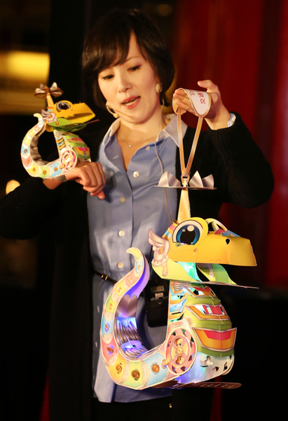 A Taiwanese inventor designed a snake lamp to celebrate the year of the snake. (Central News Agency)