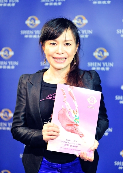 Peng Chia-Ni enjoys Shen Yun