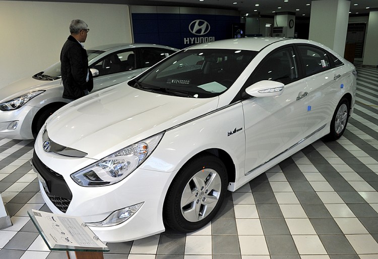 A Hyundai Motor's sedan 'Sonata Hybrid' can be seen here at a branch store in Seoul on October 27, 2011. (JUNG YEON-JE/AFP/Getty Images)