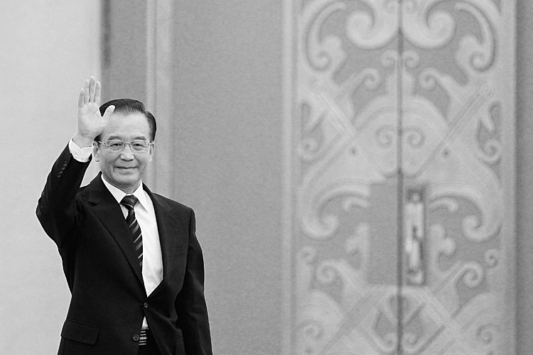 Wen Jiabao, China's premier, waves as he arrives for a news conference