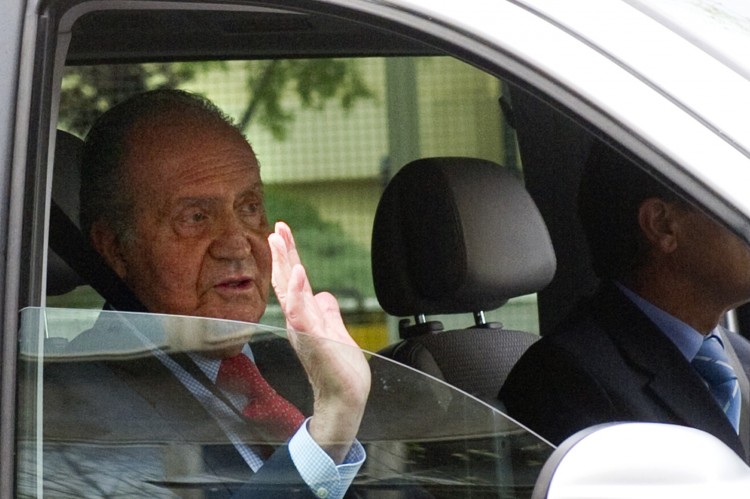 Spanish King Juan Carlos leaves the San Jose hospital
