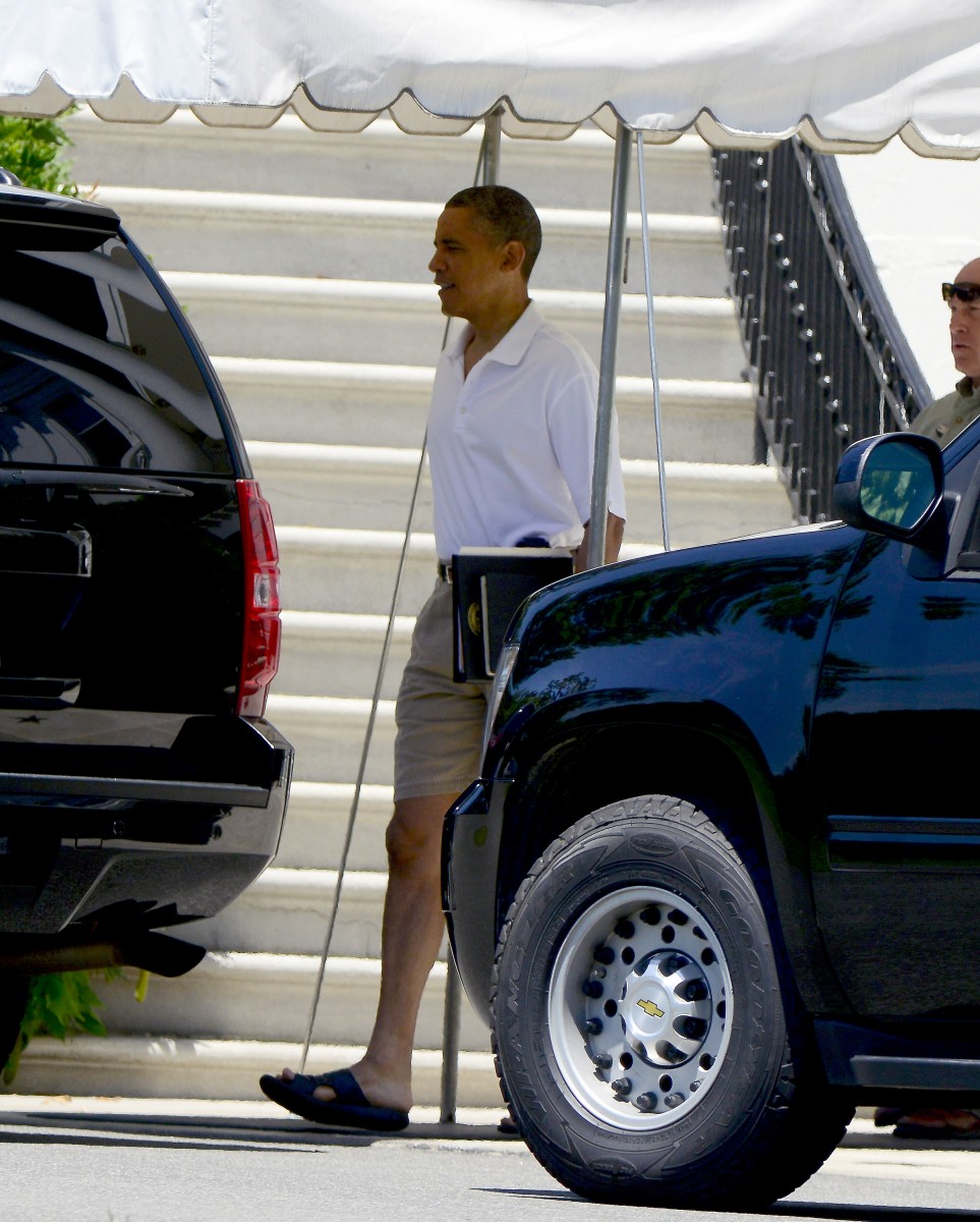 Obama Departs for Golf