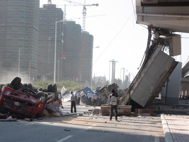 a collapsed eight-lane suspension bridge in Harbin