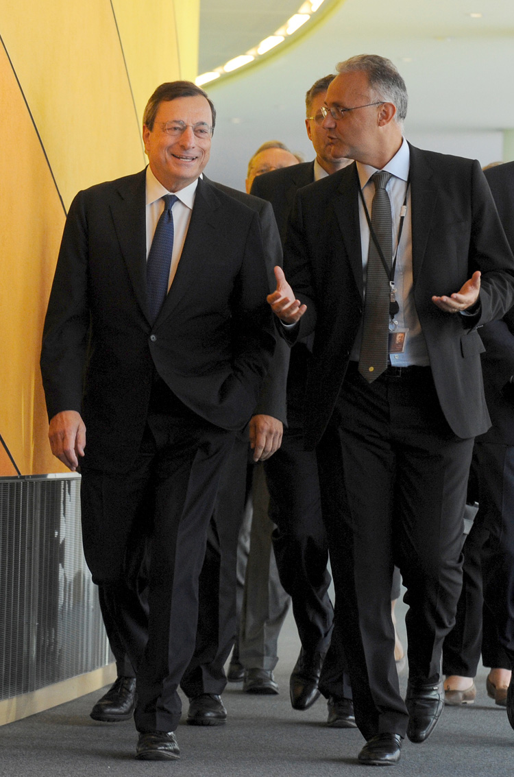 European Central Bank (ECB) chief Mario Draghi (L)