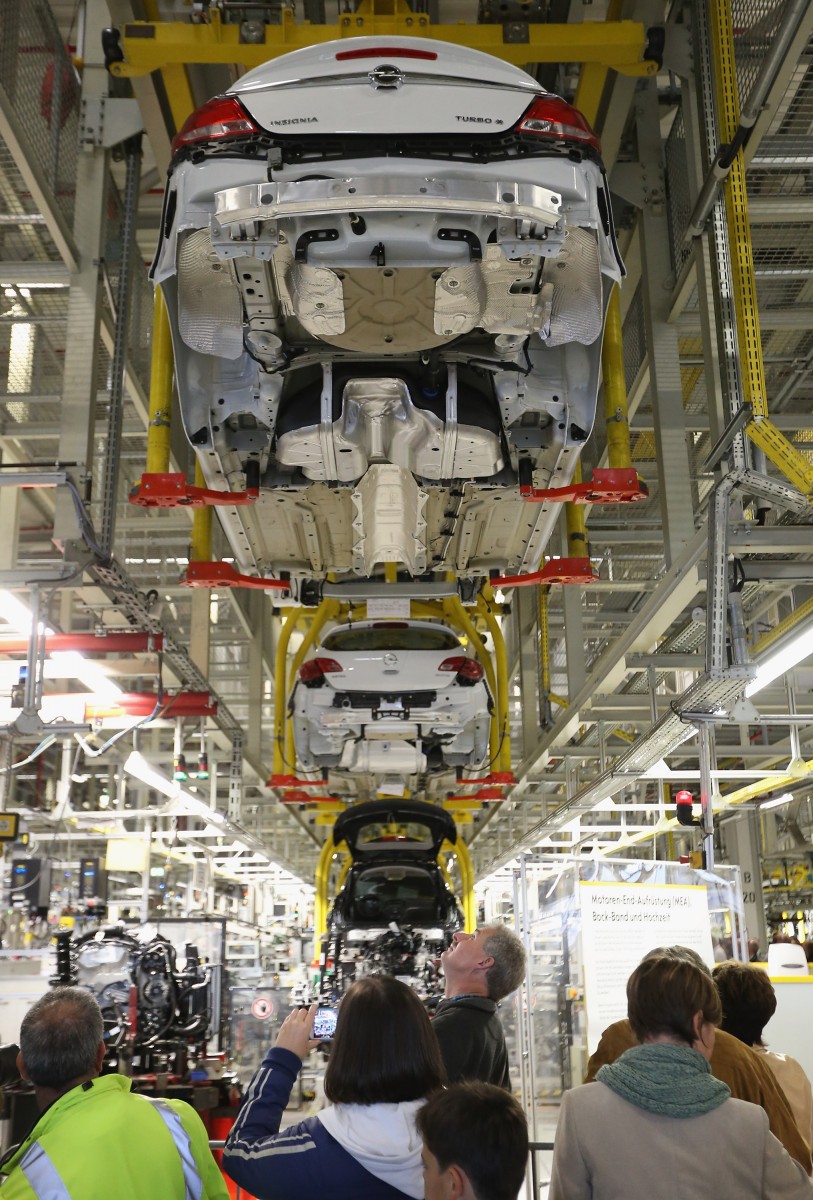 assembly line of the Opel Insignia car