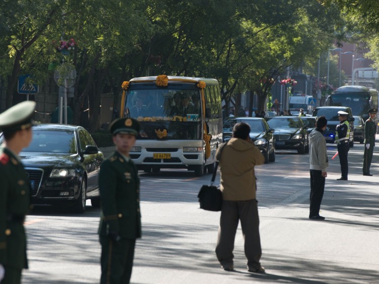 convoy taking the body of Norodom Sihanouk to the city's airport