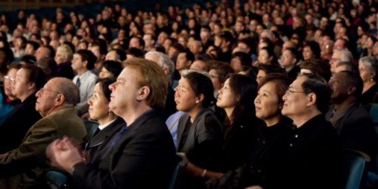 A culturally diverse audience looks onward at the performance in Pasedena. (The Epoch Times)