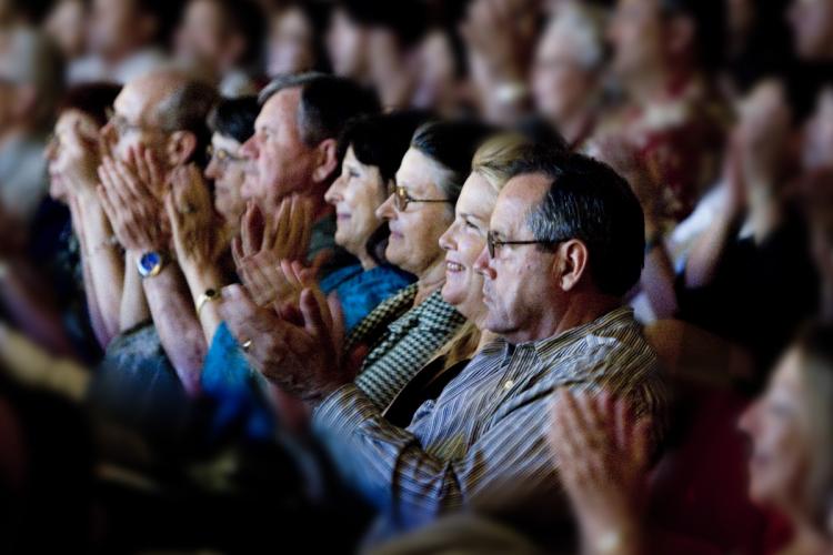 Audience members flocked to Sacramento's Community Center Theater. (Ma Youzhi/The Epoch Times)