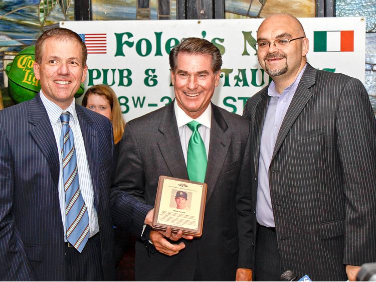 GRAND SLAM: Steve Garvey (C) accepted a plaque and induction into the Irish American Baseball Hall of Fame at Foley's Pub on Tuesday. (Cliff Jia/The Epoch Times)