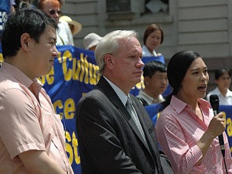 (From left) Falun Gong spokesperson, Erping Zhang, Council Member Tony Avella, and event host Tysan Dolnyckyj, address the rally from the steps of New York City Hall. ((Joshua Philipp/The Epoch Times))