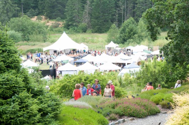 Exhibitors and attendees at Organic Islands Festival at Glendale Gardens in Victoria. The largest outdoor green festival in Canada, Organic Islands provides a venue for green businesses to showcase their products. (Shari Macdonald)