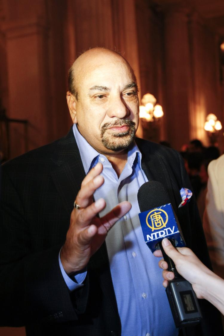 Mr. Walia impressed with 'mind-blowing' show. (Ma Youzhi/The Epoch Times) Mr. Walia impressed with 'mind-blowing' show. (Ma Youzhi/The Epoch Times)