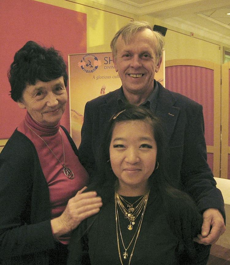 Member of Parliament Ms. Selin-Lindgren, with close acquaintances at the Shen Yun show in Stockholm on March 18, 2009. They love and support the show. (Lilly Wang/The Epoch Times)