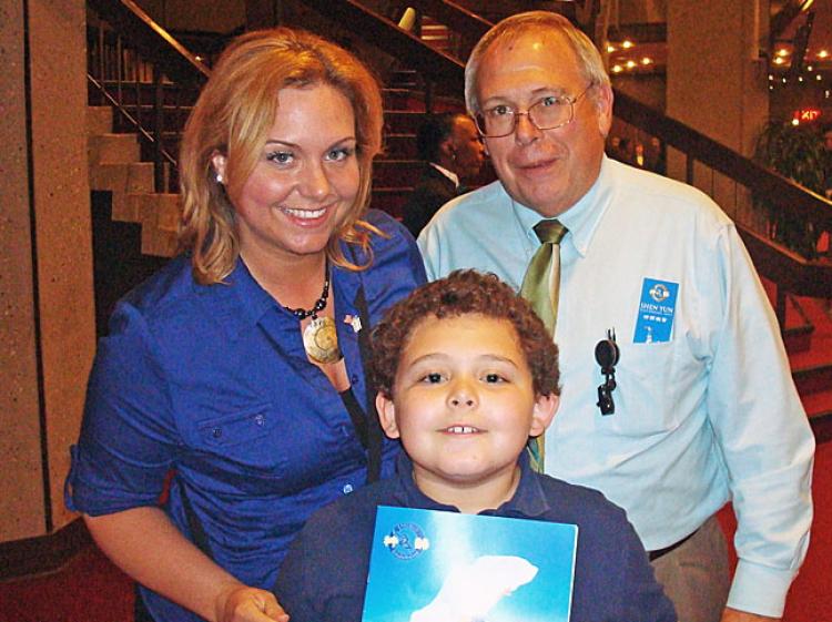 (L-R) Tiffiny Ruegner, her son Gabriel, and Johannes Ruegner. (Abraham Thompson/The Epoch Times)