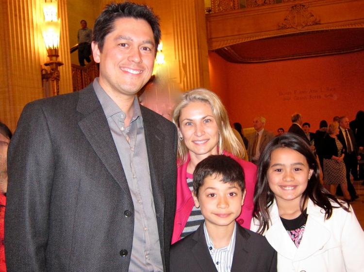 Dr. Steven Sigalove and Dr. Noemi Sigalove, with their children, at Shen Yun Performing Arts in Chicago. (Valerie Avore/The Epoch Times)