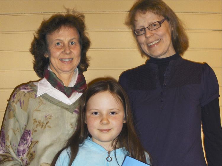 Anne-Christine Olsson Behr, (L) her daughter Isabelle (C) and her friend Elisabeth Lindborg at Shen Yun Performing Arts.  (Yvonne Kleberg/The Epoch Times)