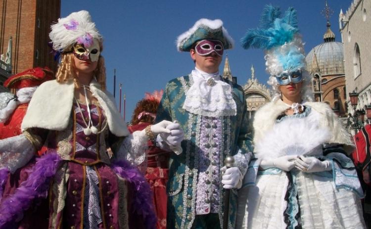 People in costume during the Carnival of Venice on March 8, 2011. (Tania Chitoroaga/The Epoch Times)