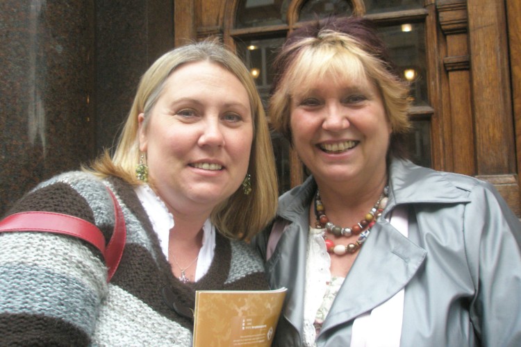 Amanda Hazell(R)with her daughter Simone Ford 