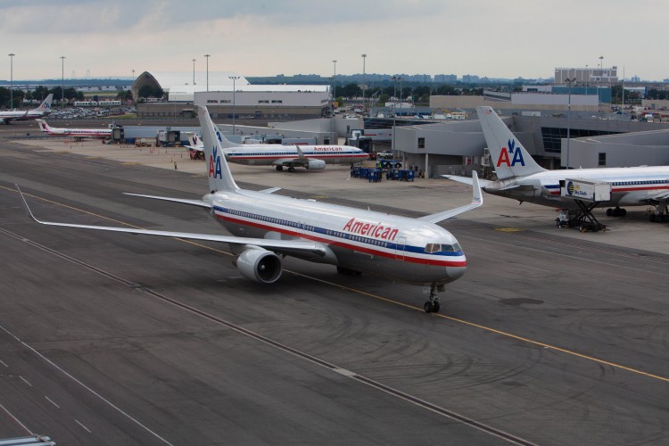  An American Airlines plane prepares for takeoff at the JFK airport on Aug. 14 in New York City. (Benjamin Chasteen/The Epoch Times) 