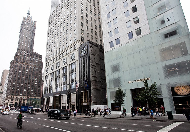 Fifth Avenue in Manhattan, New York, on Oct. 3, 2012, one of the most popular shopping destinations in the world for the rich and famous. (Amal Chen/The Epoch Times)