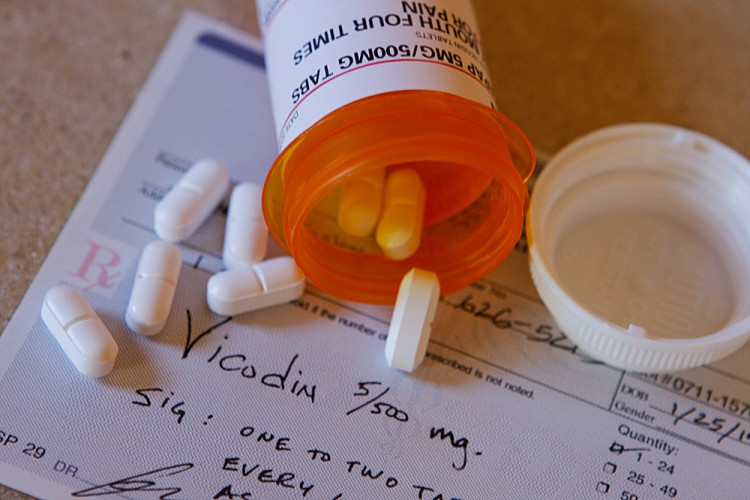 Vicodin medication on a prescription form at a doctor's office in California on Dec. 13, 2012. A new study has revealed that teens are using drugs such as Vicodin recreationally at an alarmingly high rate. (Maria Daly Centurion/The Epoch Times) 