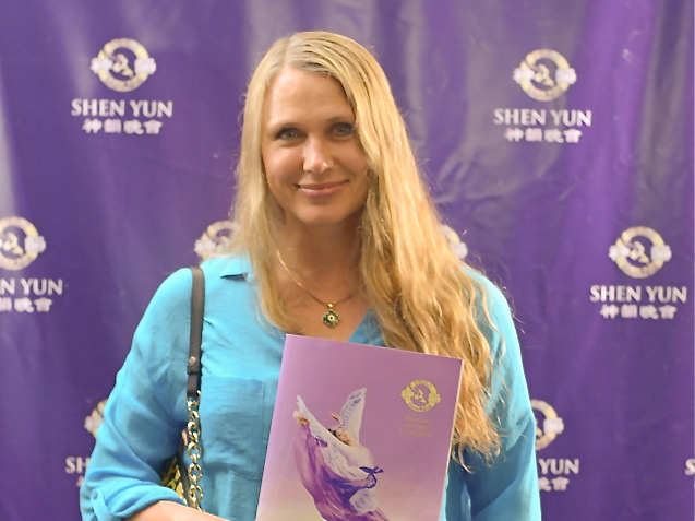 Ms. Irina Zyrianova attended Shen Yun Performing Arts