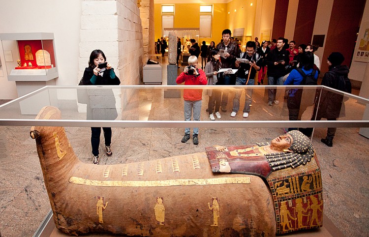 People take advantage of the Metropolitan Museum of Art's free Holiday Monday on Dec. 24, 2012. More than 100,000 people have visited the museum's main building on a Met Holiday Monday since the program's inception 10 years ago. The next Holiday Monday will be New Year's Eve. (Amal Chen/ The Epoch Times)