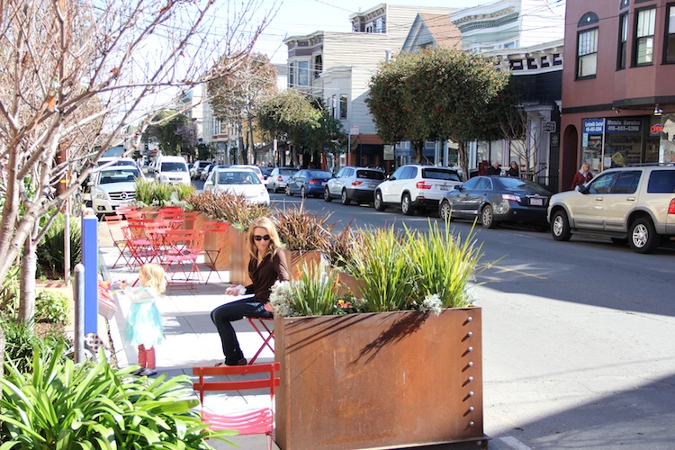 A woman and child enjoy themselves in a parklet, Noe Valley, San Francisco, on Feb. 11, 2013.  (Christian Watjen/The Epoch Times)