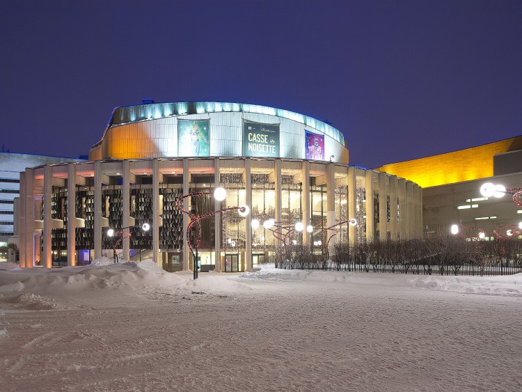 20130104_PlaceDesArts_EvanNing-Resized-Cropped The Place des Arts awaits theatregoers before Shen Yun Performing Arts sold-out show on Friday, Jan. 4, 2013. (Evan Ning/The Epoch Times)
