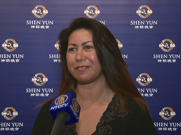 20130205_Wellington_CaroleLu_Sus-anStirling_NTD_EN_FormerCostGuard