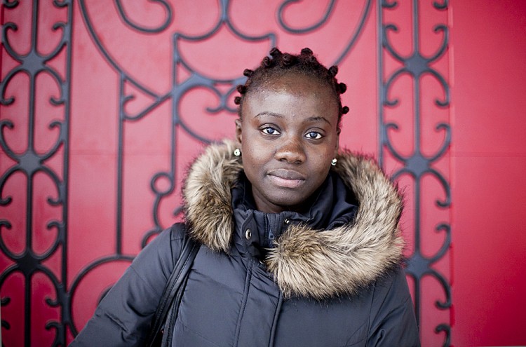  Bintou Kamara, 21, from the Bronx, experienced an increase in pay after switching jobs from $7.25 a hour to $9 a hour, which allowed her to rent an apartment and pay for some of her school books without loans. (Samira Bouaou/The Epoch Times) 