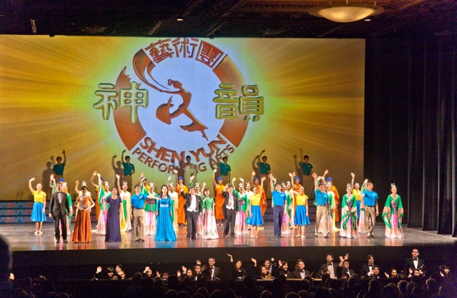 Shen Yun Performing Arts' curtain call 