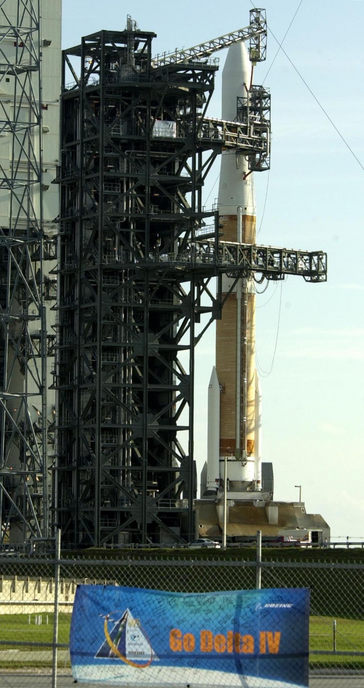 A Boeing Delta 4 rocket in November 2002 at Cape Canaveral, Florida, carrying the original French Eutelsat W5 communications satellite, which is now supposedly inoperable. (Bruce Weaver/AFP/Getty Images)