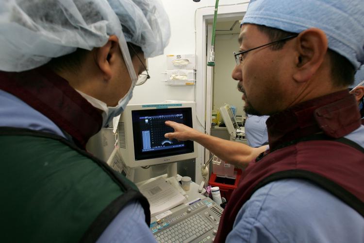 Doctors look at a video monitor as they perform a bracytherapy operation on a man with prostate cancer in California. (Justin Sullivan/Getty Images)