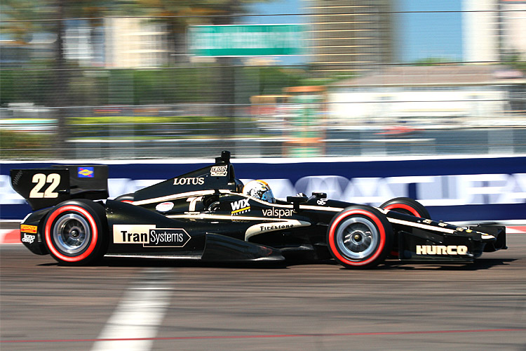 Oriol Servia drives the Panther/DDR Racing Dallara, with factory Dallara bodywork. (James Fish/The Epoch Times)