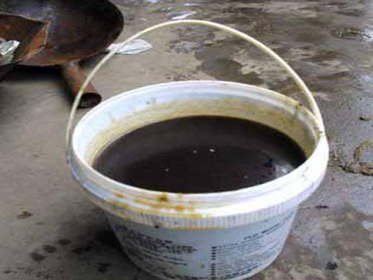 The market for toxic recycled waste oil has reached 1.5 billion to 2 billion yuan (US$220 million to US$250 million) per year in China. (The Epoch Times)