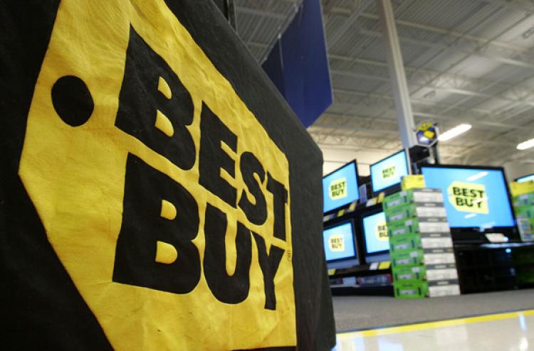 Best Buy announced its plan to close all nine retail stores in China and its headquarters in Shanghai. About 1,000 full-time employees will be laid off.  (Justin Sullivan/Getty Images)