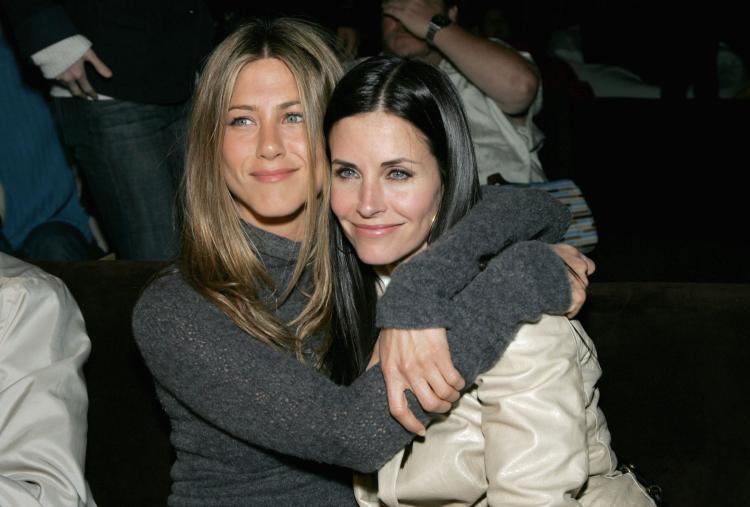 Jennifer Aniston and Courtney Cox in 2007. The two are slated to appear together on an upcoming episode of 'Cougar Town.' (Alberto E. Rodriguez/Getty Images)