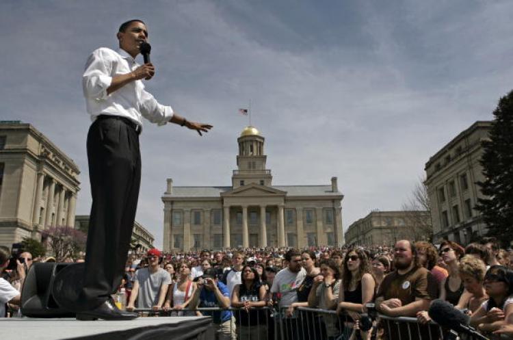President Barack Obama speaks on the Earth Day celebration front of the Old Capitol on the Pentacrest at the University of Iowa April 22, 2007 in Iowa City, Iowa. (Scott Morgan/Getty Images)