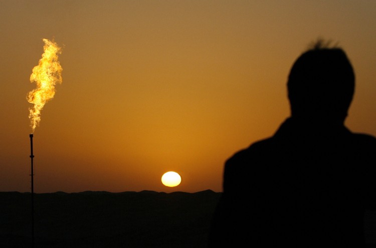 Sunrise over the Tazhong Oilfield