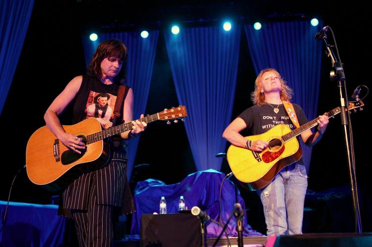 Musicians Amy Ray (L) and Emily Saliers from the band the Indigo Girls are releasing a new holiday album. (Ethan Miller/Getty Images)