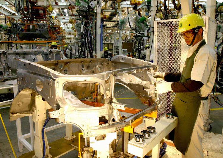 Thai employees working on the assembly line at the Toyota factory in Samutprakarn province. (AFP/Getty Images)