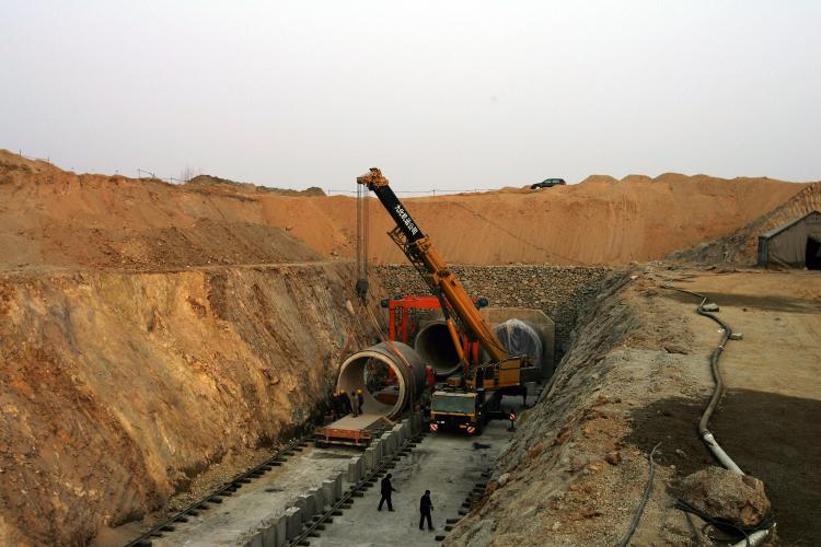 Chinese labourers work at the construction site of a water diversion project in 2008 on the outskirts of Beijing. (Guang Niu/Getty Images)